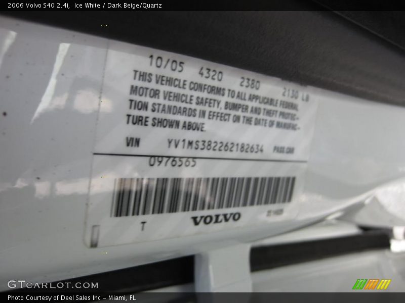 Ice White / Dark Beige/Quartz 2006 Volvo S40 2.4i