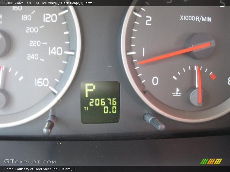 Ice White / Dark Beige/Quartz 2006 Volvo S40 2.4i
