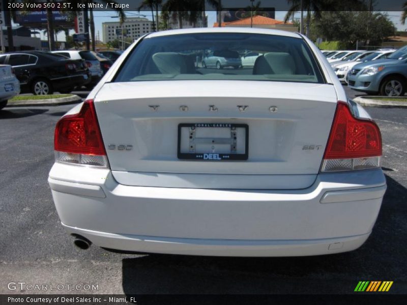 Ice White / Taupe 2009 Volvo S60 2.5T