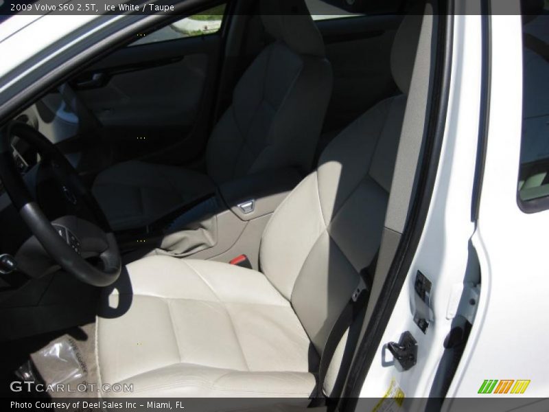 Ice White / Taupe 2009 Volvo S60 2.5T