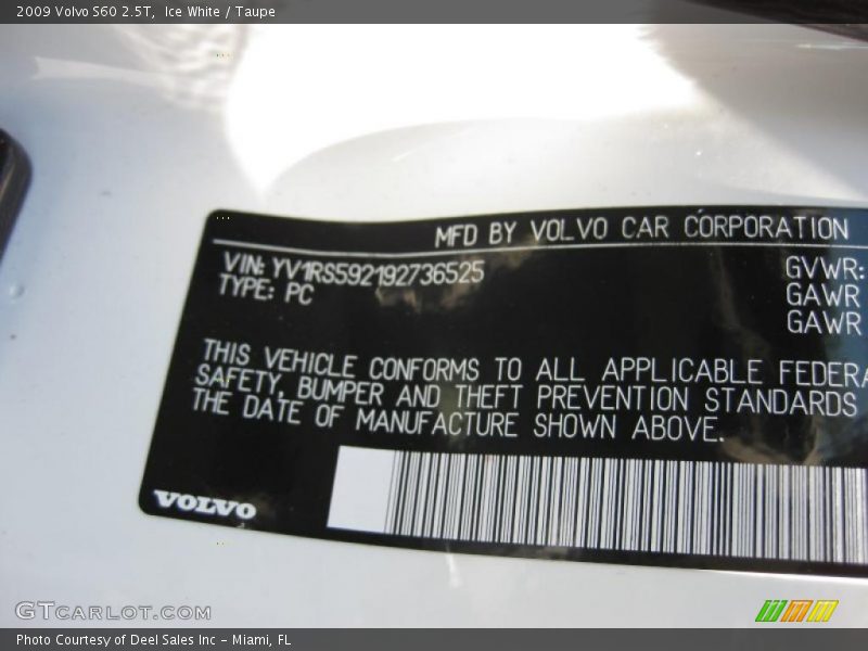 Ice White / Taupe 2009 Volvo S60 2.5T