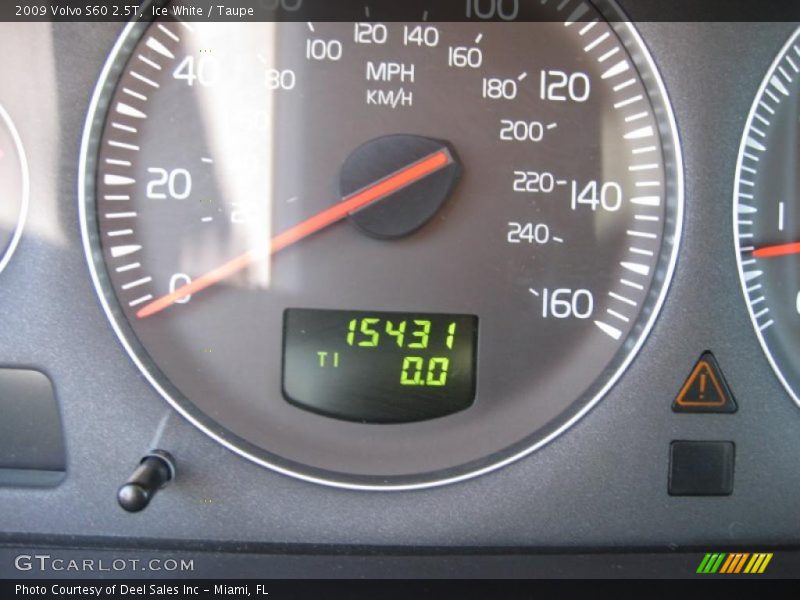 Ice White / Taupe 2009 Volvo S60 2.5T
