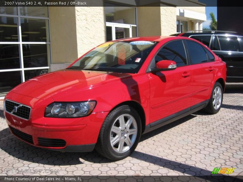 Passion Red / Off-Black 2007 Volvo S40 2.4i