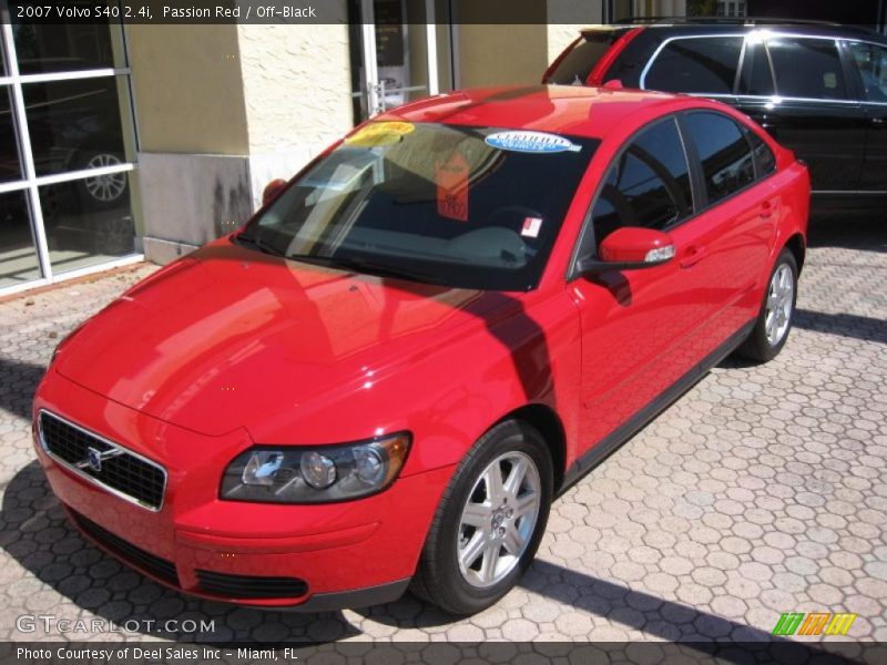 Passion Red / Off-Black 2007 Volvo S40 2.4i