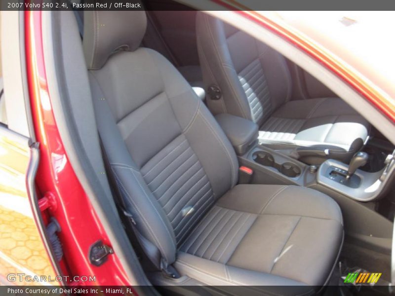 Passion Red / Off-Black 2007 Volvo S40 2.4i