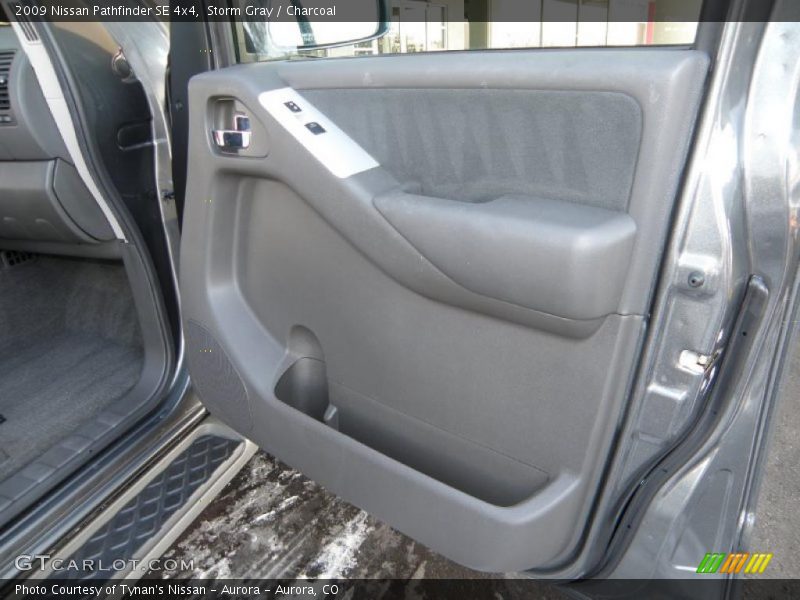 Storm Gray / Charcoal 2009 Nissan Pathfinder SE 4x4