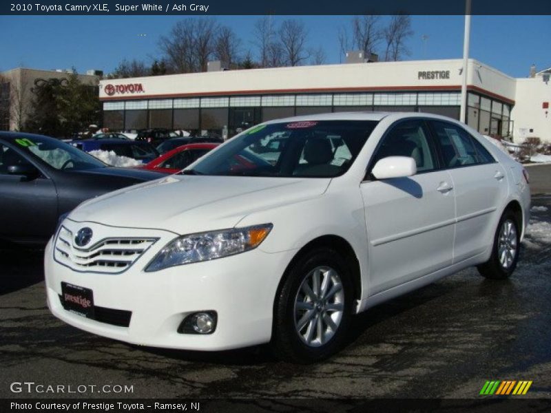 Super White / Ash Gray 2010 Toyota Camry XLE