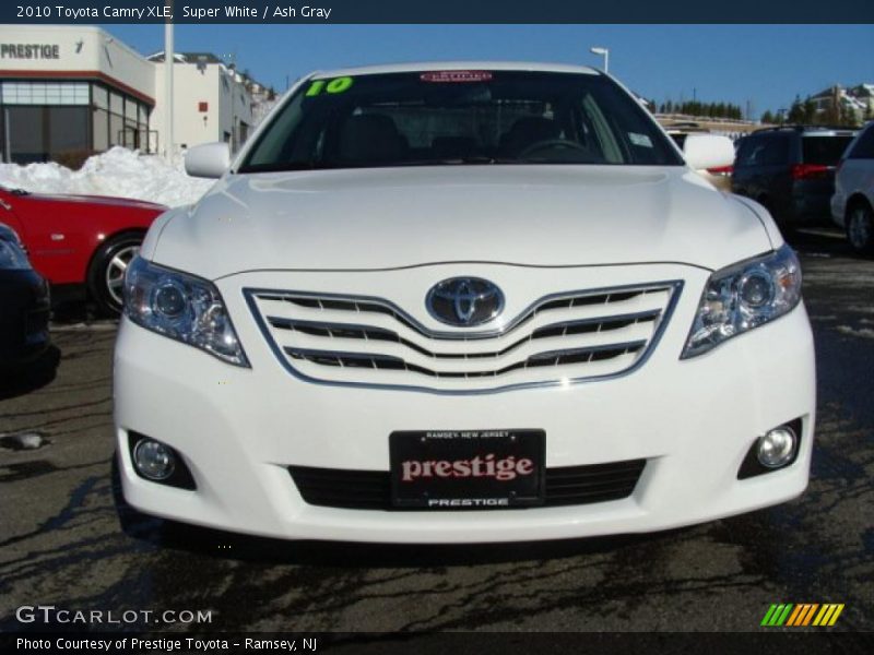 Super White / Ash Gray 2010 Toyota Camry XLE