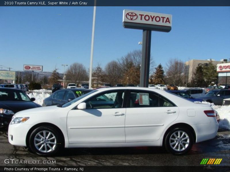Super White / Ash Gray 2010 Toyota Camry XLE