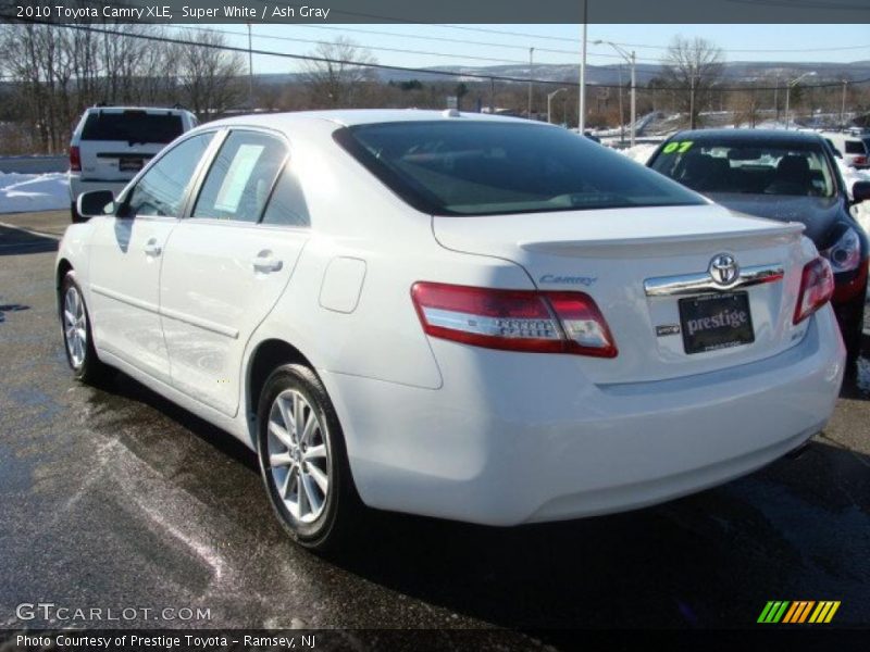 Super White / Ash Gray 2010 Toyota Camry XLE