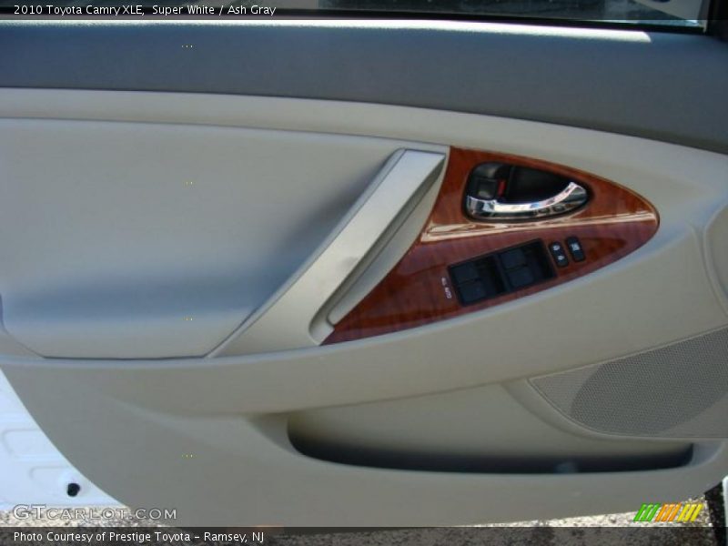 Super White / Ash Gray 2010 Toyota Camry XLE