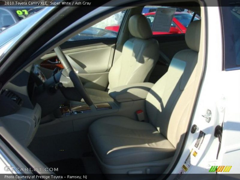 Super White / Ash Gray 2010 Toyota Camry XLE