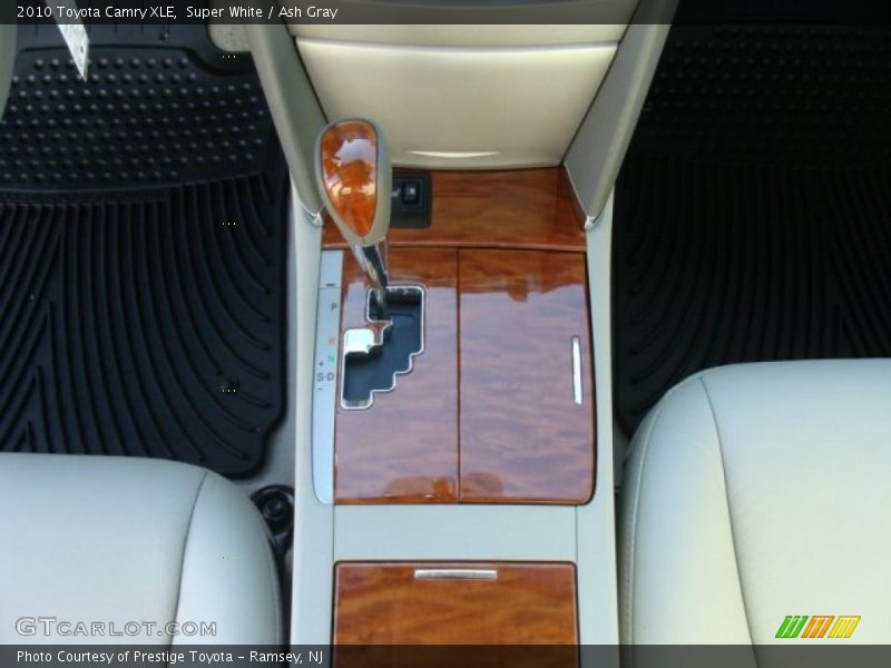 Super White / Ash Gray 2010 Toyota Camry XLE