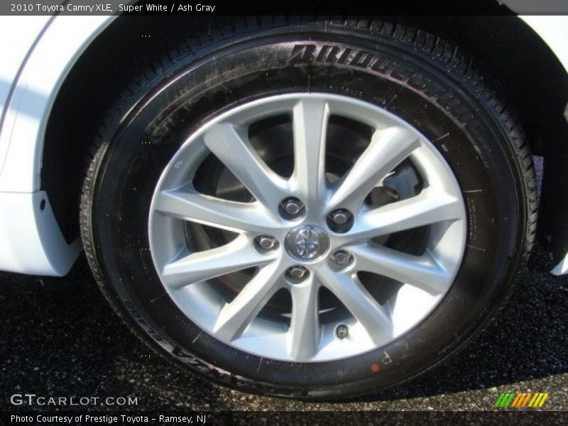 Super White / Ash Gray 2010 Toyota Camry XLE