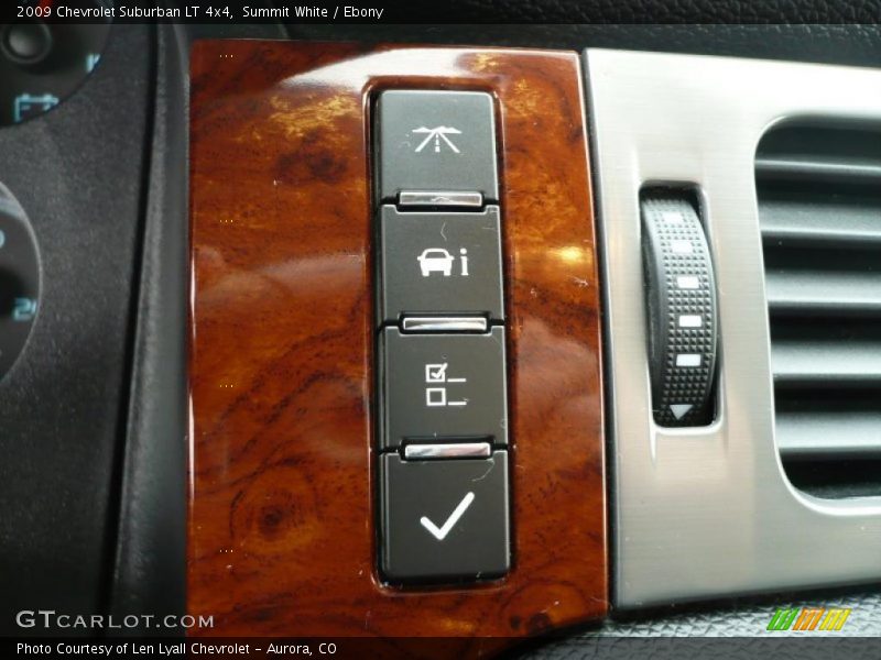 Summit White / Ebony 2009 Chevrolet Suburban LT 4x4