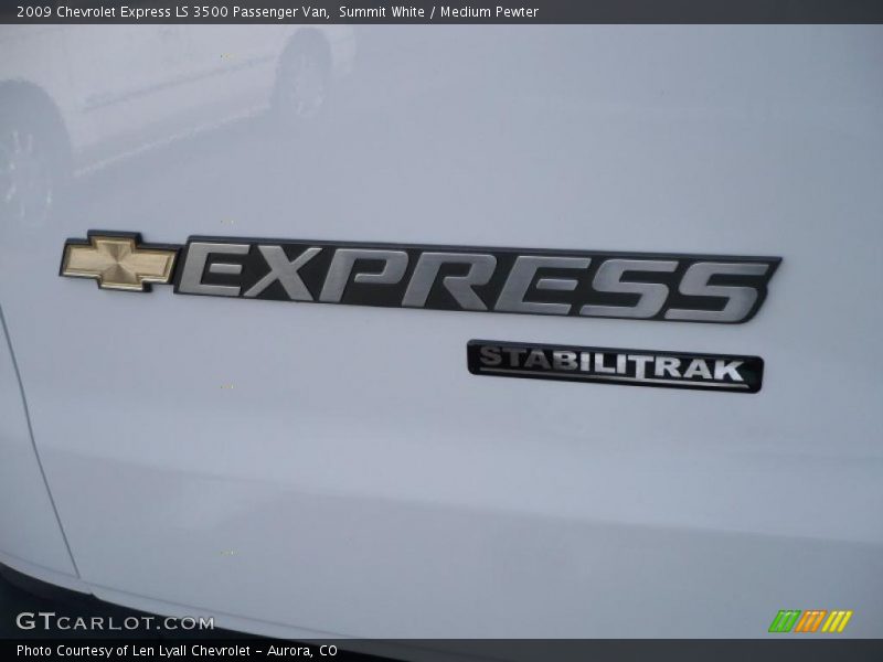 Summit White / Medium Pewter 2009 Chevrolet Express LS 3500 Passenger Van