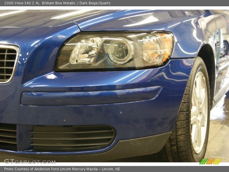 Brilliant Blue Metallic / Dark Beige/Quartz 2006 Volvo S40 2.4i