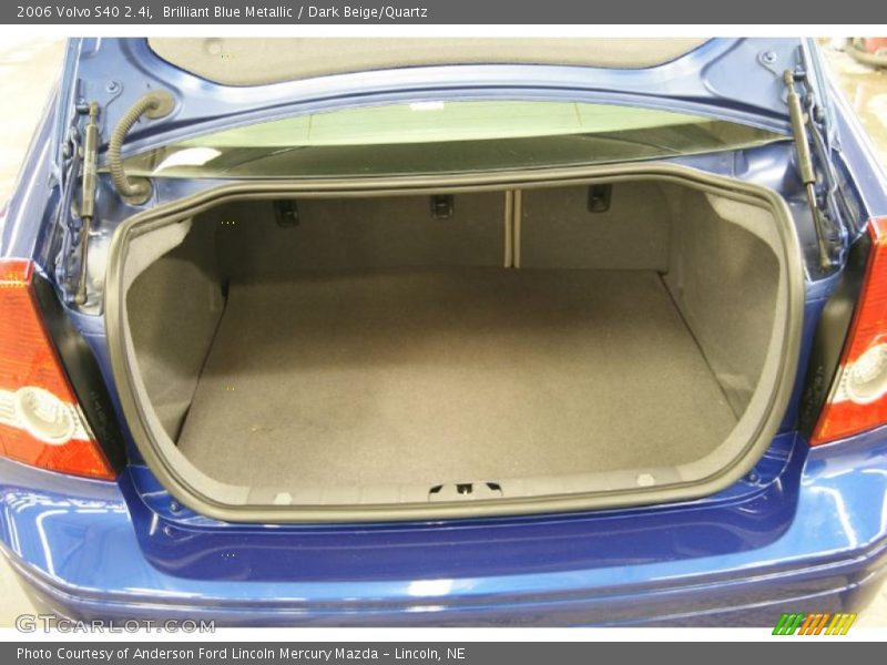 Brilliant Blue Metallic / Dark Beige/Quartz 2006 Volvo S40 2.4i