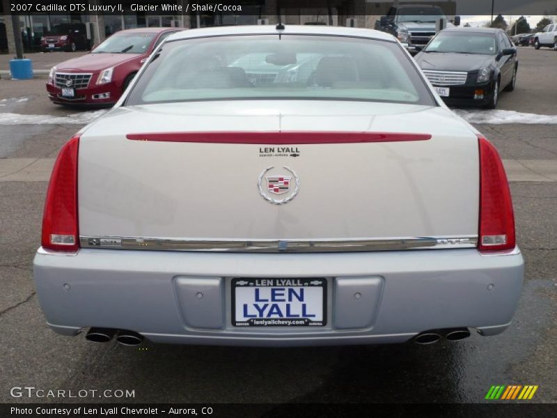 Glacier White / Shale/Cocoa 2007 Cadillac DTS Luxury II