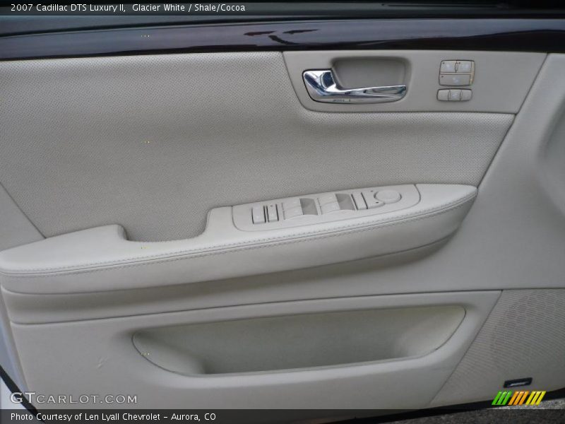 Glacier White / Shale/Cocoa 2007 Cadillac DTS Luxury II