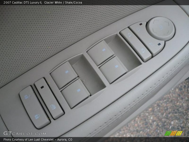 Glacier White / Shale/Cocoa 2007 Cadillac DTS Luxury II