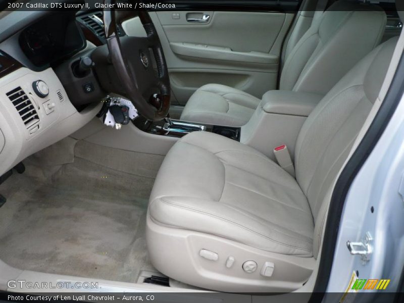 Glacier White / Shale/Cocoa 2007 Cadillac DTS Luxury II
