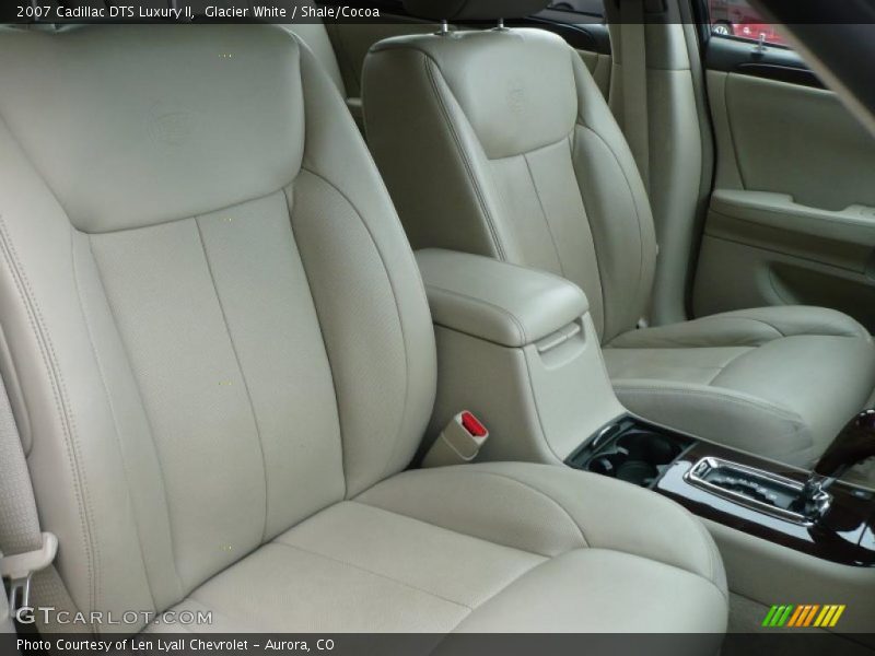 Glacier White / Shale/Cocoa 2007 Cadillac DTS Luxury II
