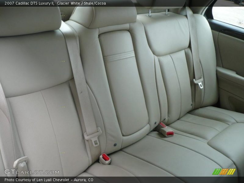 Glacier White / Shale/Cocoa 2007 Cadillac DTS Luxury II
