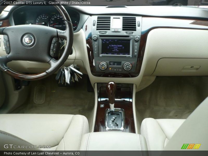 Glacier White / Shale/Cocoa 2007 Cadillac DTS Luxury II