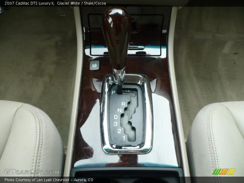 Glacier White / Shale/Cocoa 2007 Cadillac DTS Luxury II