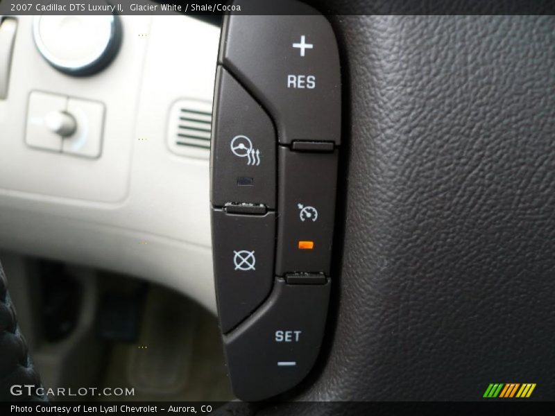 Glacier White / Shale/Cocoa 2007 Cadillac DTS Luxury II
