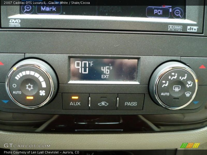 Glacier White / Shale/Cocoa 2007 Cadillac DTS Luxury II