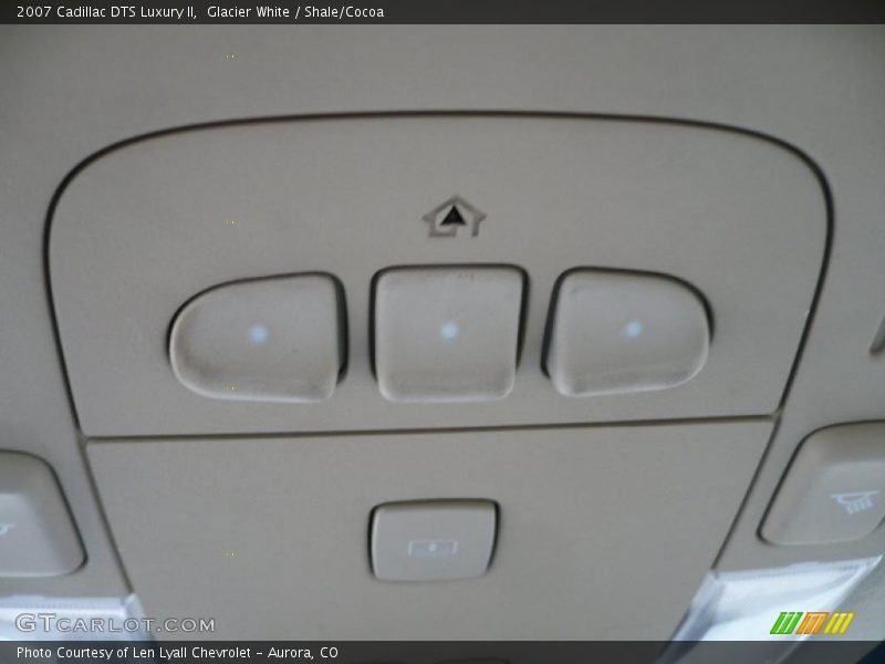 Glacier White / Shale/Cocoa 2007 Cadillac DTS Luxury II