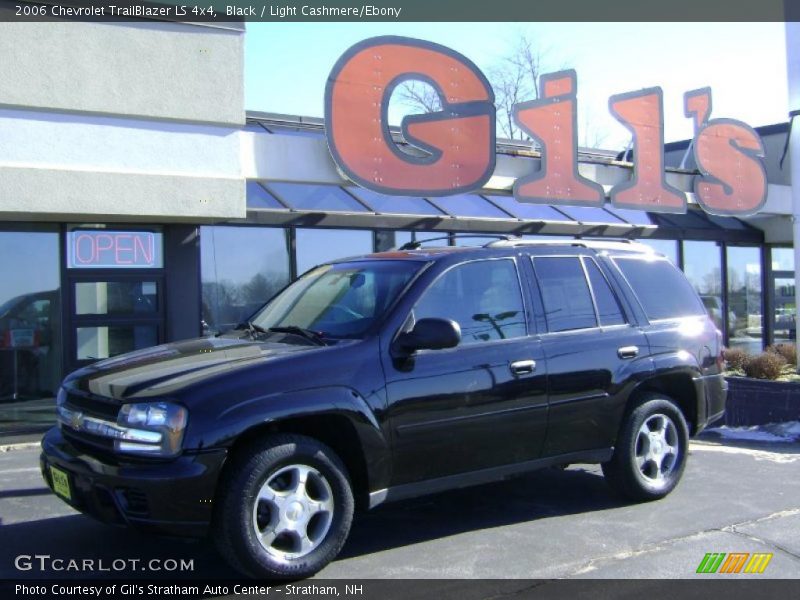 Black / Light Cashmere/Ebony 2006 Chevrolet TrailBlazer LS 4x4