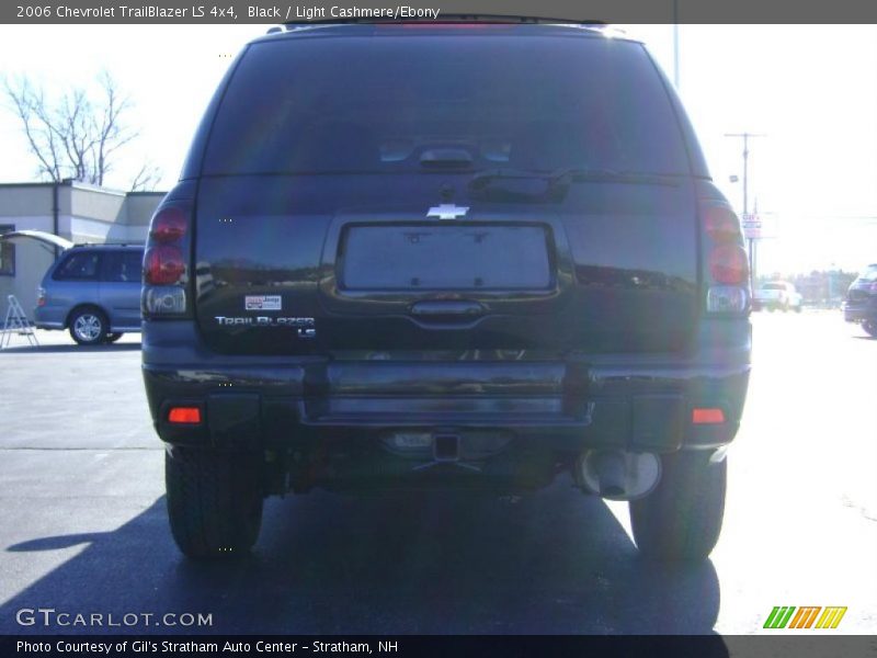 Black / Light Cashmere/Ebony 2006 Chevrolet TrailBlazer LS 4x4