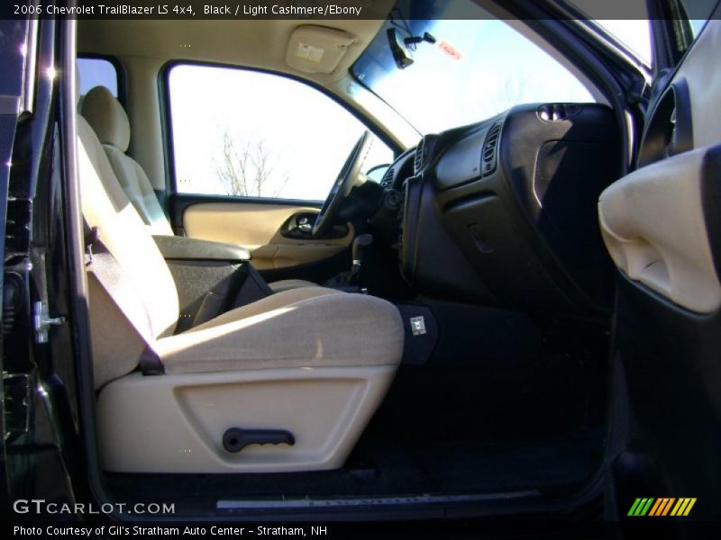 Black / Light Cashmere/Ebony 2006 Chevrolet TrailBlazer LS 4x4