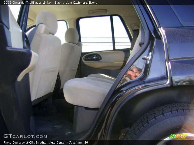 Black / Light Cashmere/Ebony 2006 Chevrolet TrailBlazer LS 4x4