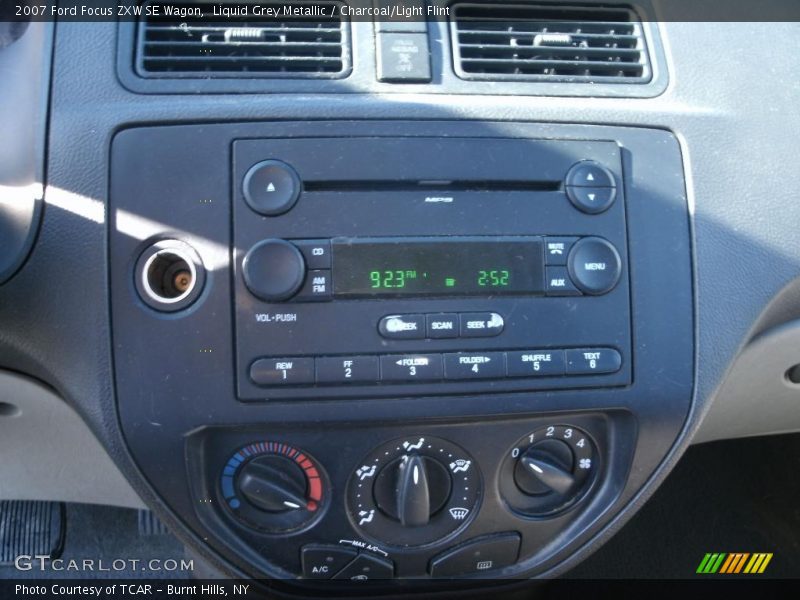 Liquid Grey Metallic / Charcoal/Light Flint 2007 Ford Focus ZXW SE Wagon