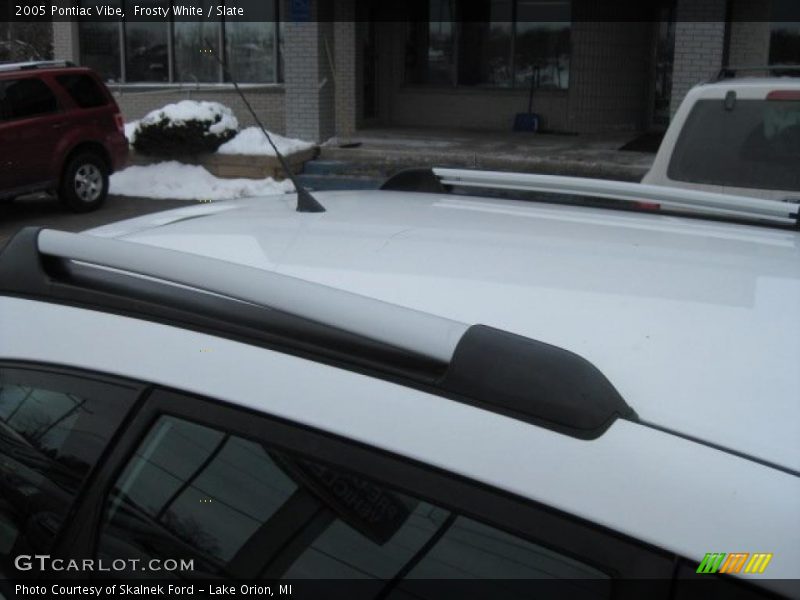 Frosty White / Slate 2005 Pontiac Vibe