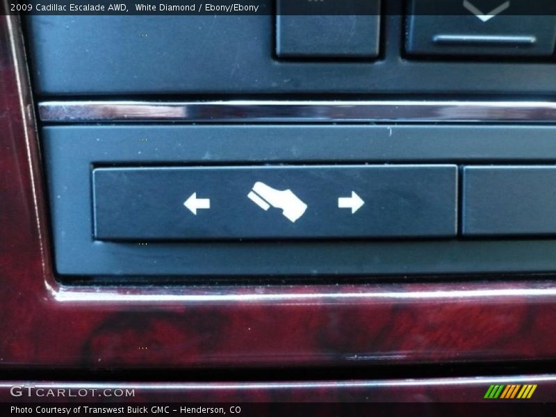 White Diamond / Ebony/Ebony 2009 Cadillac Escalade AWD