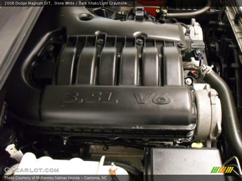 Stone White / Dark Khaki/Light Graystone 2008 Dodge Magnum SXT