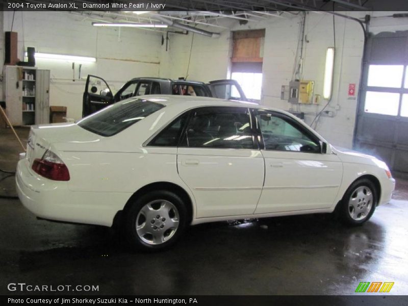 Diamond White Pearl / Ivory 2004 Toyota Avalon XL
