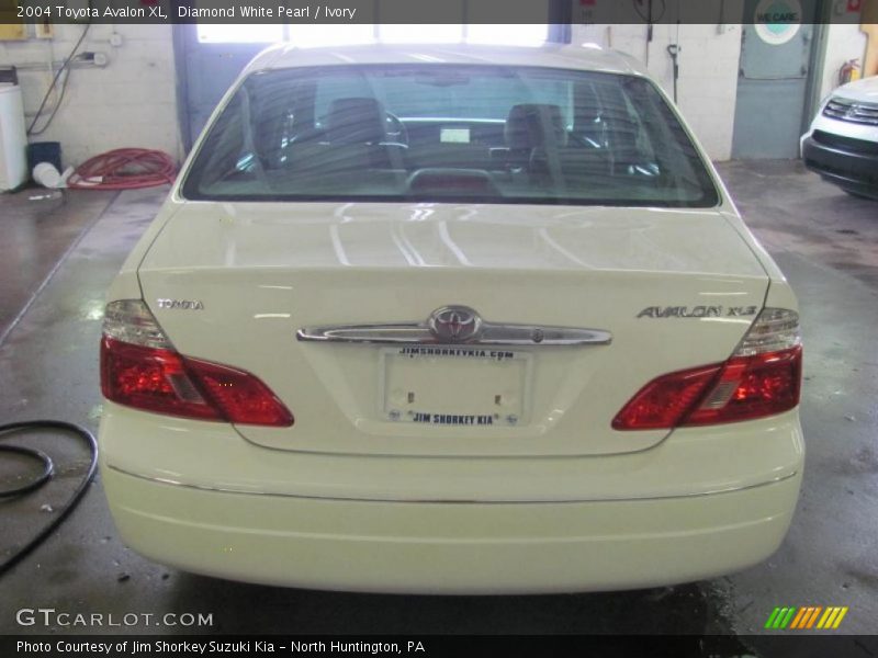 Diamond White Pearl / Ivory 2004 Toyota Avalon XL