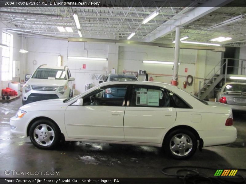 Diamond White Pearl / Ivory 2004 Toyota Avalon XL