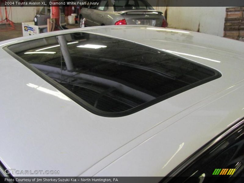 Diamond White Pearl / Ivory 2004 Toyota Avalon XL