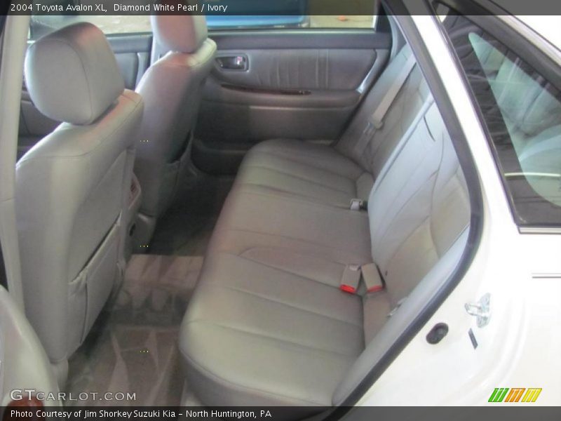 Diamond White Pearl / Ivory 2004 Toyota Avalon XL