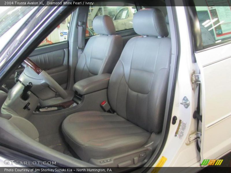 Diamond White Pearl / Ivory 2004 Toyota Avalon XL