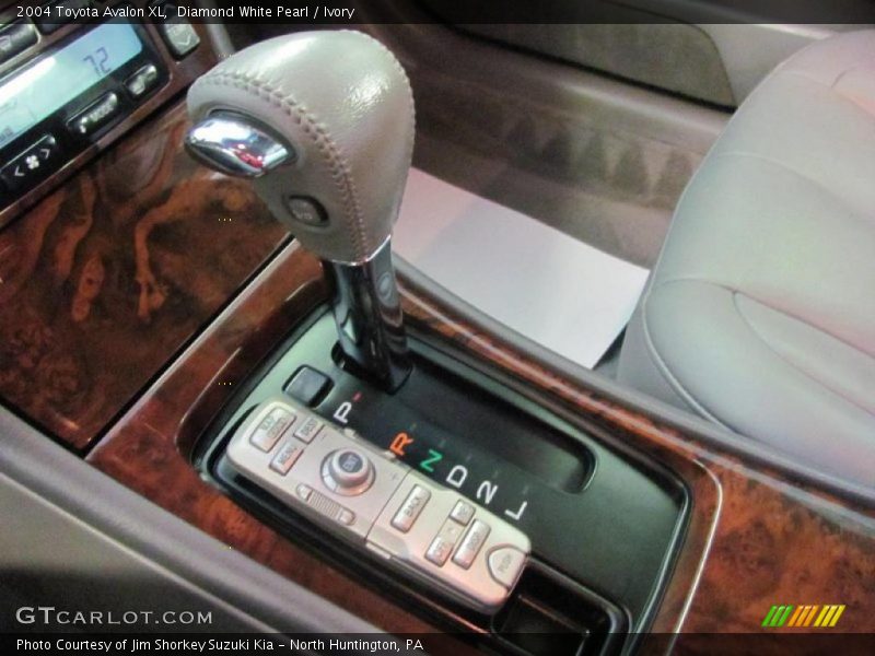 Diamond White Pearl / Ivory 2004 Toyota Avalon XL