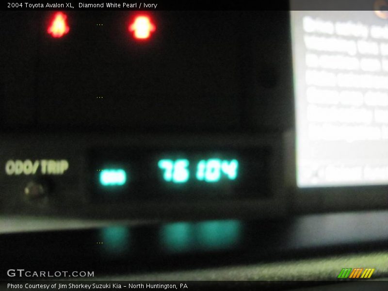 Diamond White Pearl / Ivory 2004 Toyota Avalon XL