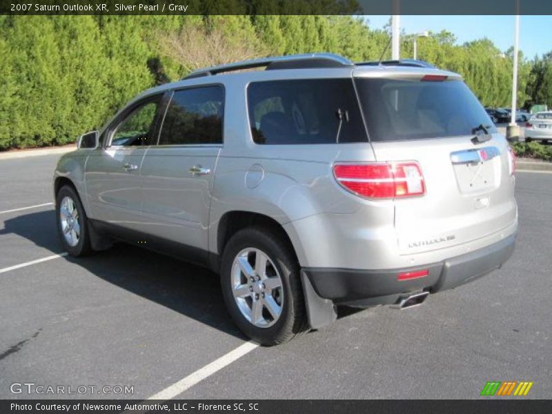 Silver Pearl / Gray 2007 Saturn Outlook XR